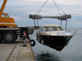 Servizi speciali - messa in acqua di motoscafo