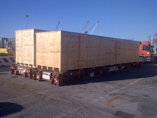 Rolltrailer stuffed and lashed